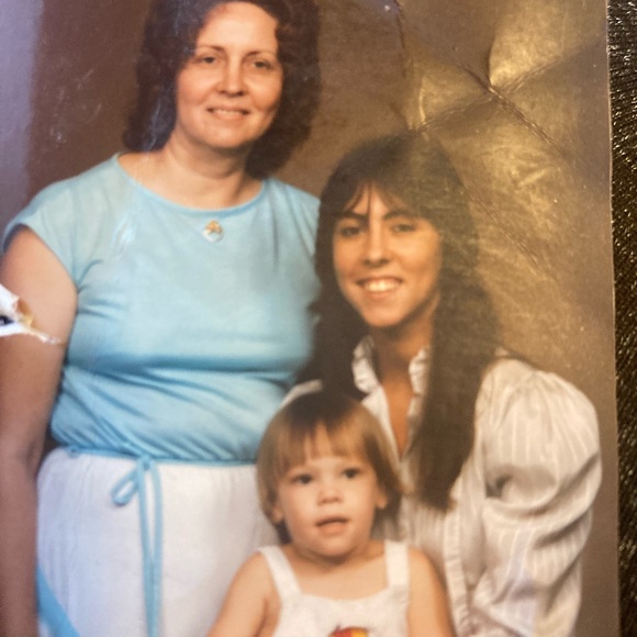 Meet your Posher, Lori - Picture 1 of 3